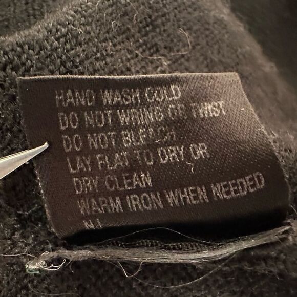 Tahari Black Knit Short Sleeve Mock Turtleneck Sweater with Red Trim - Size 6 - Picture 12 of 13